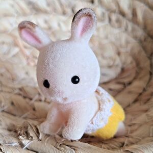 Calico Critters Sylvanian Families Breeze Chocolate Crawling Baby Bunny Rabbit